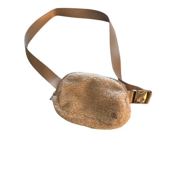 Lululemon Athletica Cream Crossbody Bag with Sherpa Texture - Picture 3 of 7